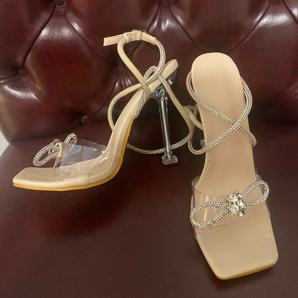 New Without Tag Heels Size 6.5